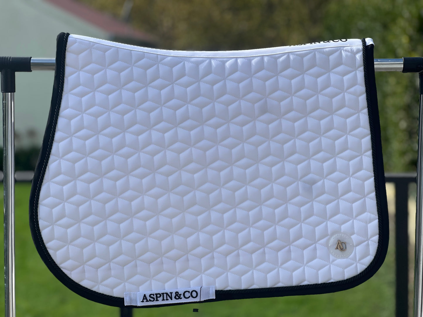 Pre launch - White with black