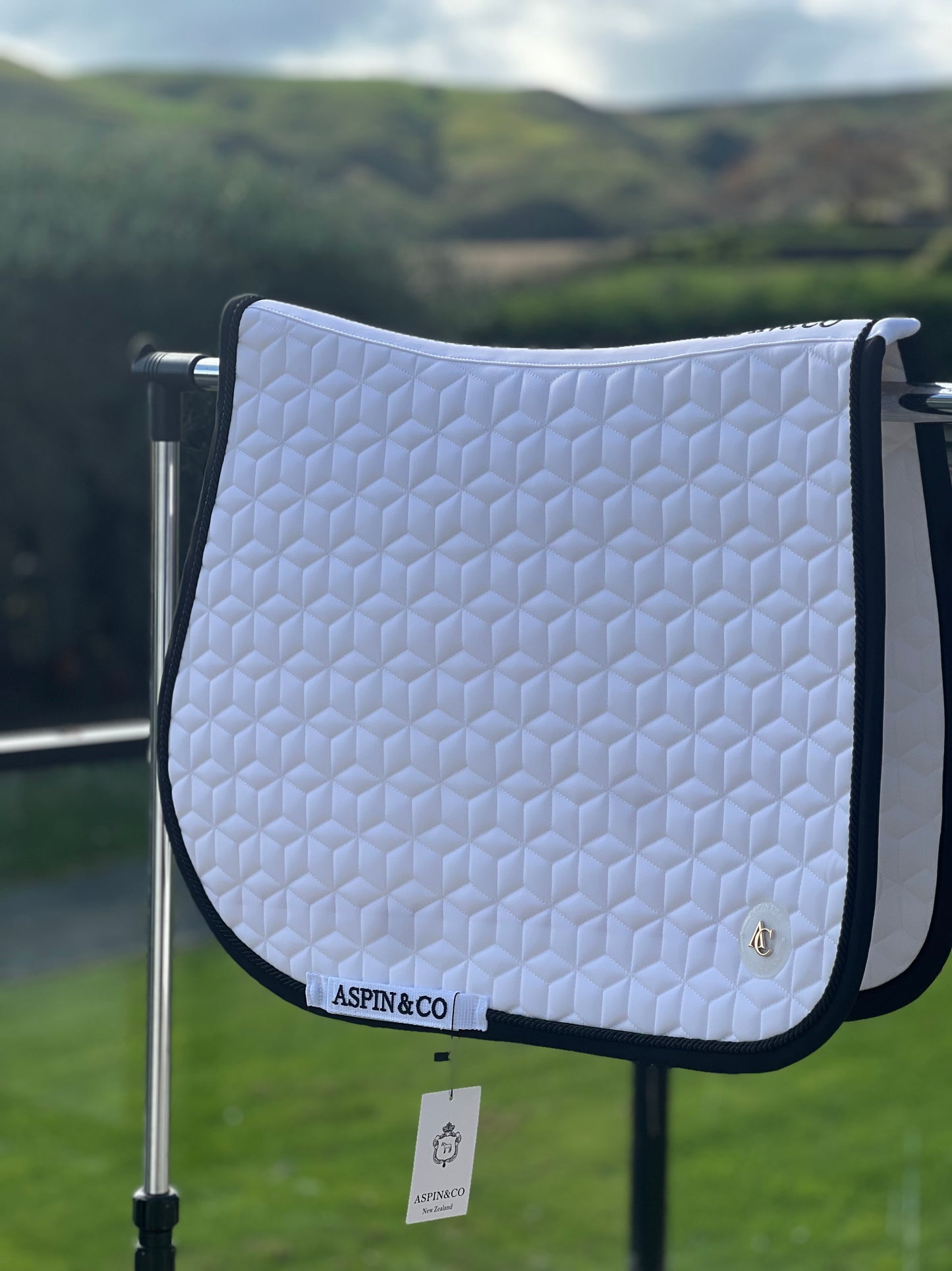 Pre launch - White with black