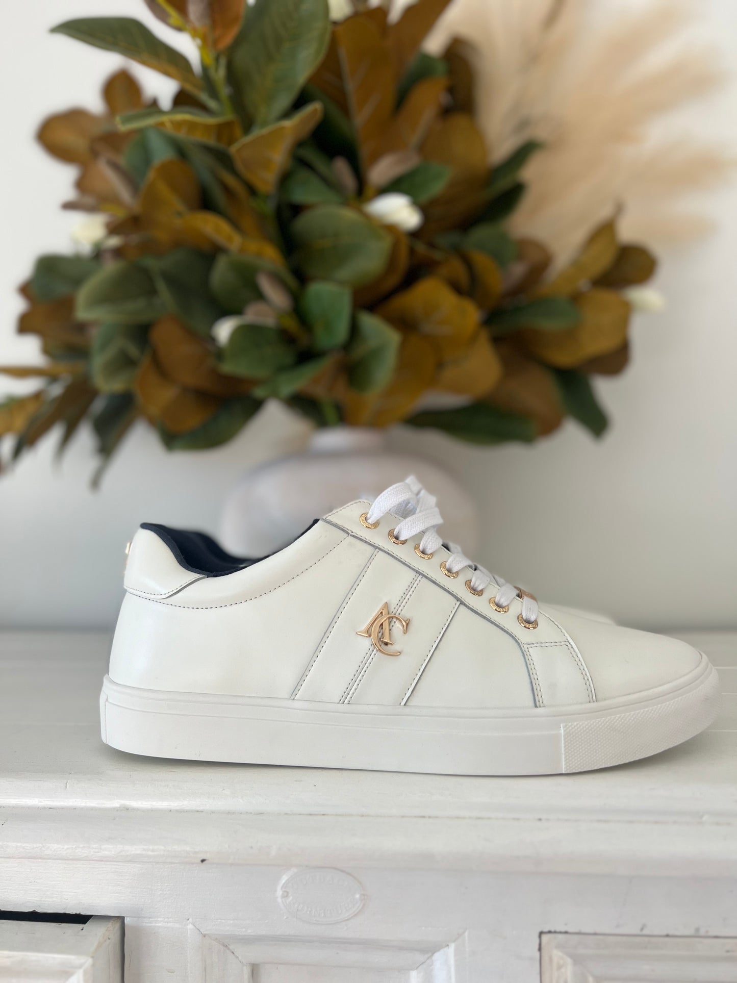 Pre sale: Luxury gold detail sneakers