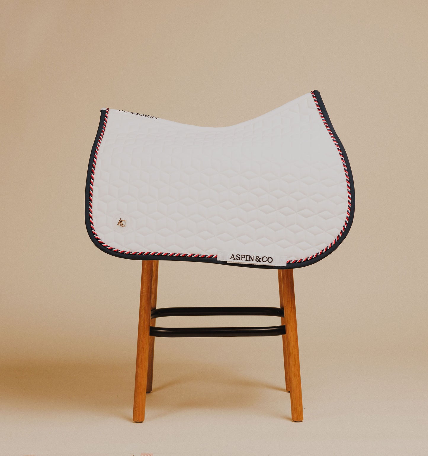 White & 🇬🇧 trim: Jumping Saddle pad