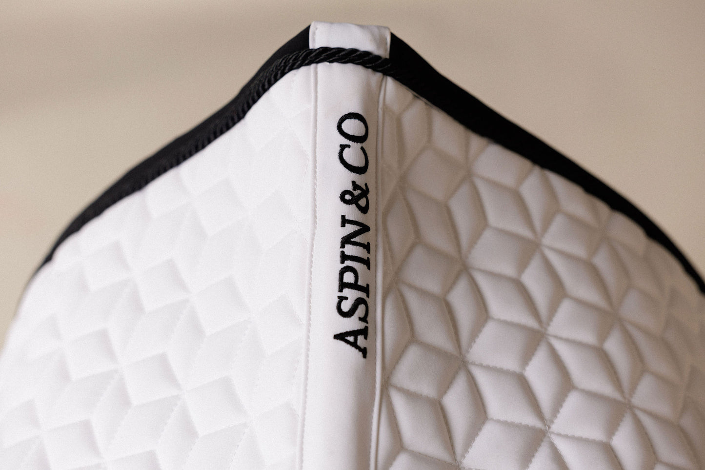 White & Black: Dressage saddle pads (Full)