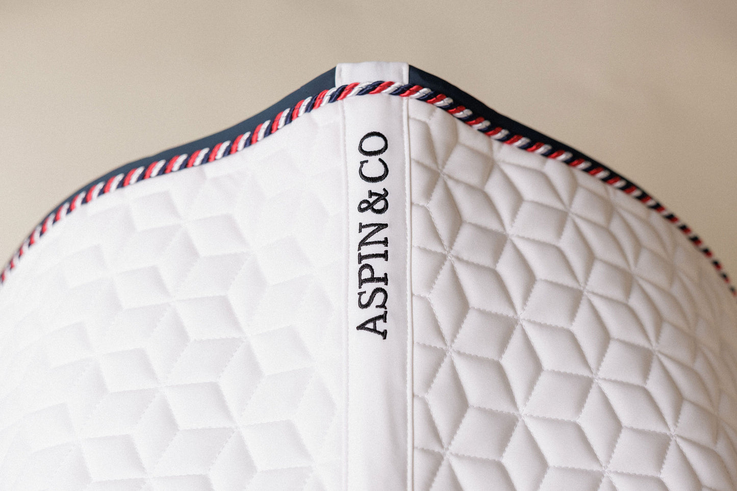 White & 🇬🇧 trim: Jumping Saddle pad